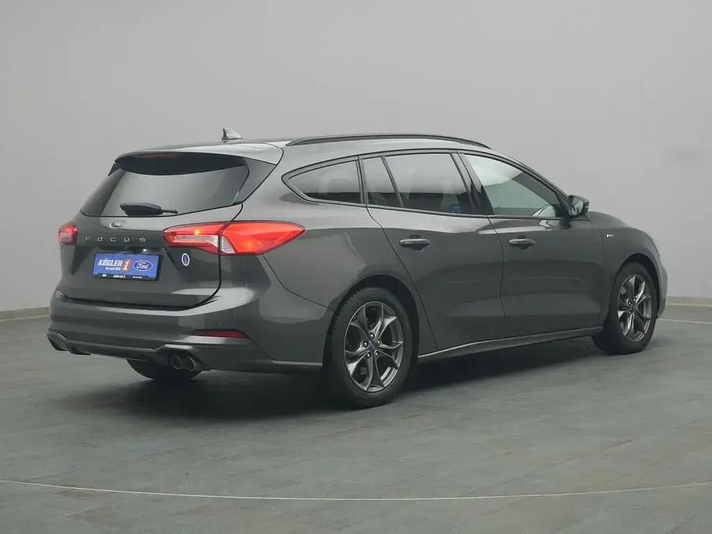 Gebraucht Ford Focus ST-Line 125 PS (91 kW) 2022 Magnetic grau Limousine