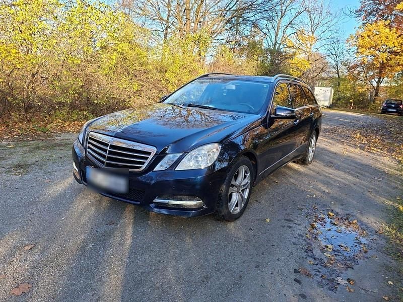 Gebraucht Mercedes E250 Avantgarde 204 PS (150 kW) 2012 Blau Kombi