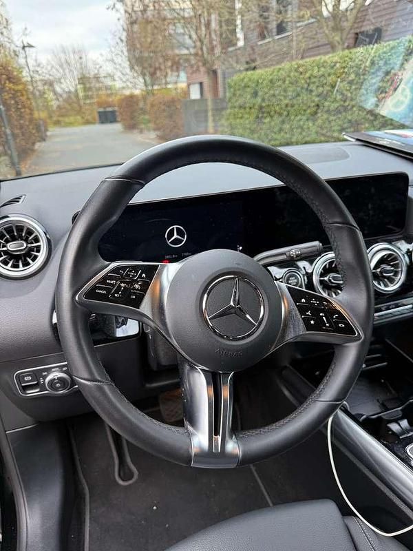 Gebraucht Mercedes GLA180 Progressive 116 PS (85 kW) 2024 Schwarz SUV