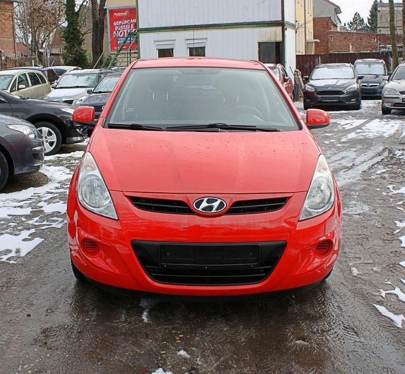 Gebraucht Hyundai i20 Edition 77 PS (56 kW) 2011 Rot Kleinwagen