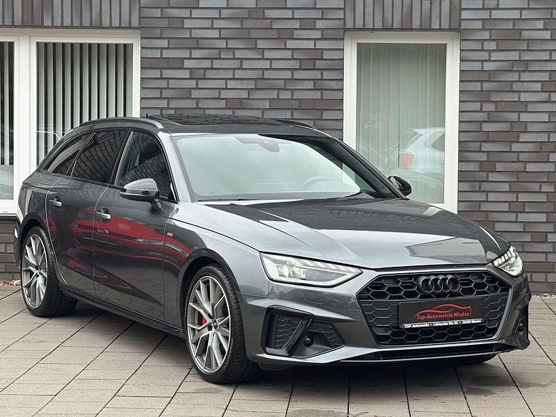 Grau Gebraucht 2022 Audi A4 S-Line Limousine | 31.799 € (Teuer) - Bild 1/4