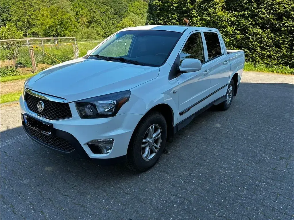 Gebraucht SsangYong Actyon 155 PS (114 kW) 2015 Weiß Pickup