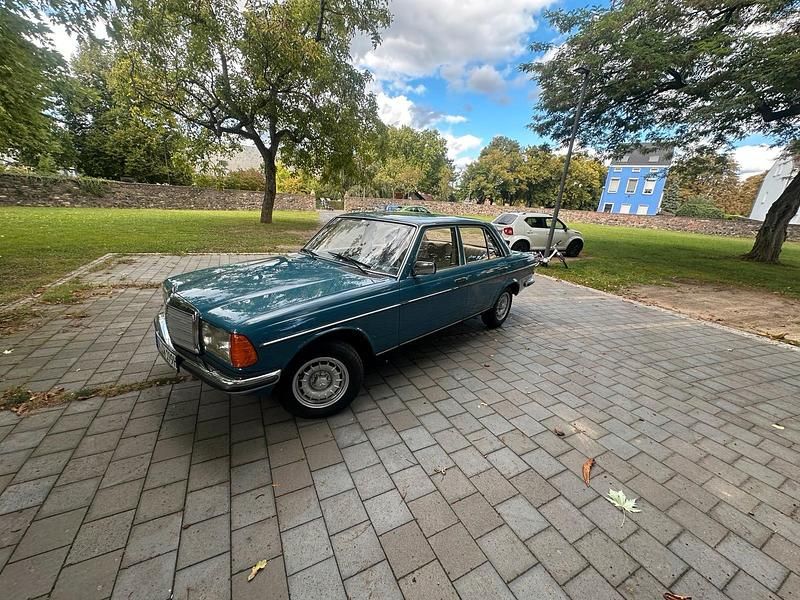 Blau Gebraucht 1978 Mercedes E280 Limousine | 8.500 € - Bild 1/4