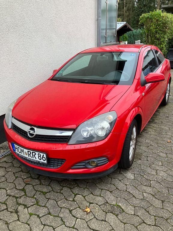 Rot Gebraucht 2009 Opel Astra GTC Edition Limousine | 2.900 € (Guter Preis) - Bild 1/4