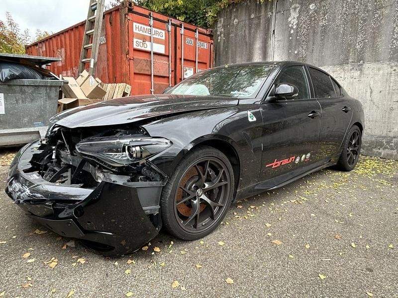 Schwarz Gebraucht 2023 Alfa Romeo Giulia Quadrifoglio Limousine | 34.990 € - Bild 1/4