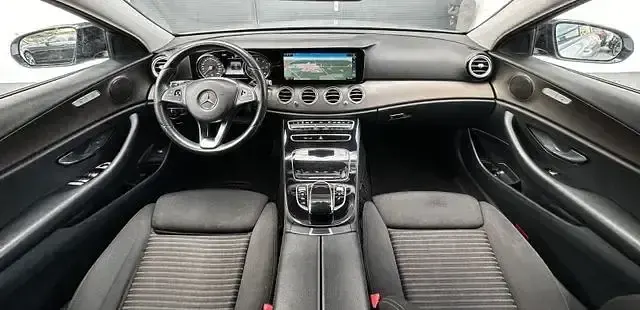 Gebraucht Mercedes E220 Avantgarde 194 PS (142 kW) 2017 Silber Limousine