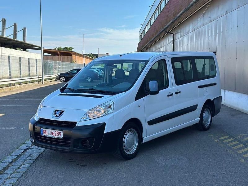 Gebraucht Peugeot TePee 120 PS (88 kW) 2010 Weiß Van / Kleinbus