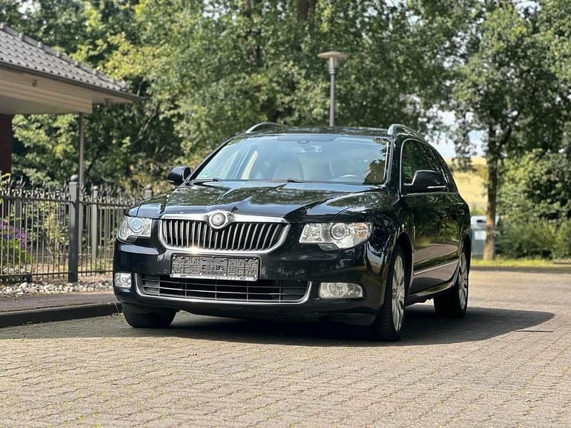 Schwarz Gebraucht 2010 Skoda Superb Elegance Kombi | 3.380 € (Superpreis) - Bild 1/4