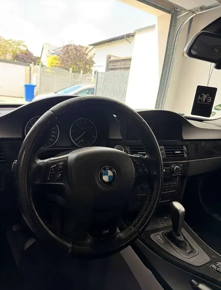 Gebraucht BMW 320 177 PS (130 kW) 2010 Limousine