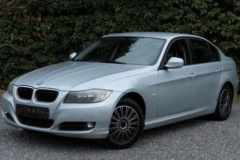 Silber Gebraucht 2011 BMW 320 Lifestyle Limousine | 5.950 € (Guter Preis) - Bild 1/4