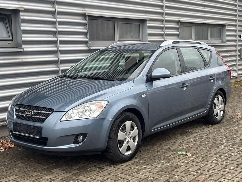 Blau Gebraucht 2010 Kia Ceed Sportswagon Kombi | 5.290 € (Fairer Preis) - Bild 1/4
