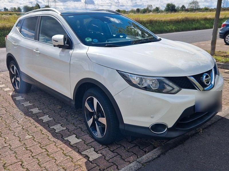 Weiß Gebraucht 2017 Nissan Qashqai N-Connecta SUV | 12.500 € (Guter Preis) - Bild 1/4