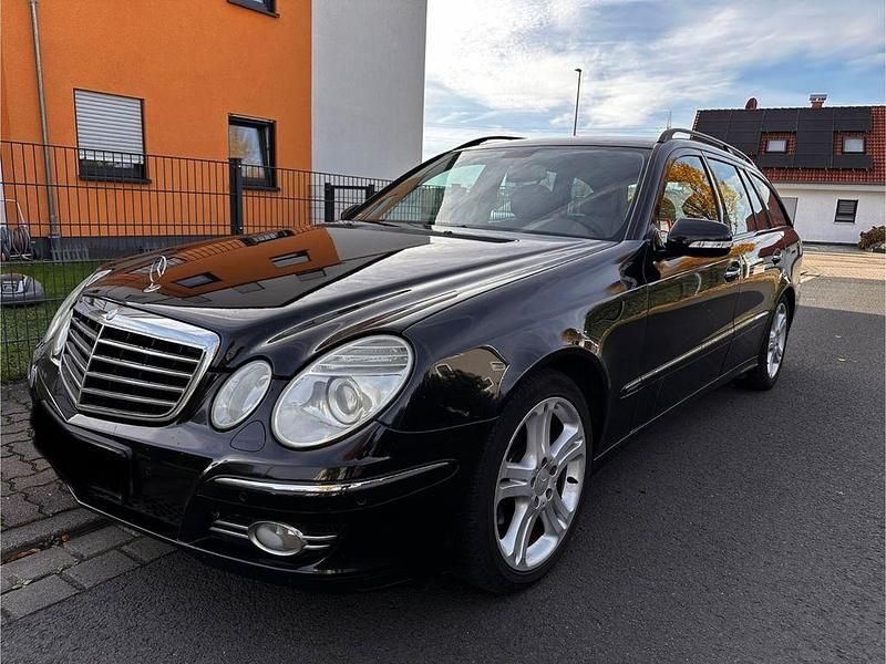 Schwarz Gebraucht 2008 Mercedes E220 Avantgarde Limousine | 3.900 € (Superpreis) - Bild 1/4