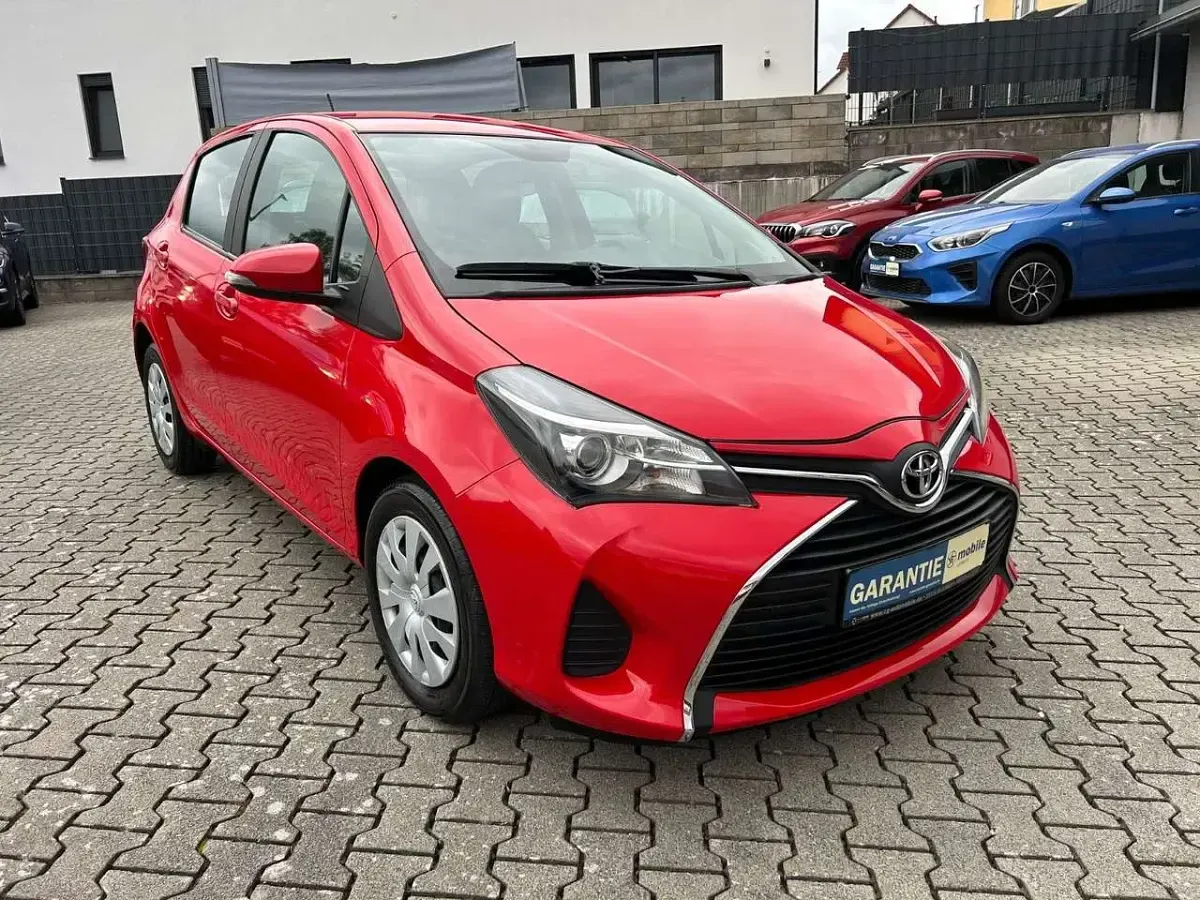 Gebraucht Toyota Yaris Multidrive S 99 PS (72 kW) 2016 Super red v Kleinwagen