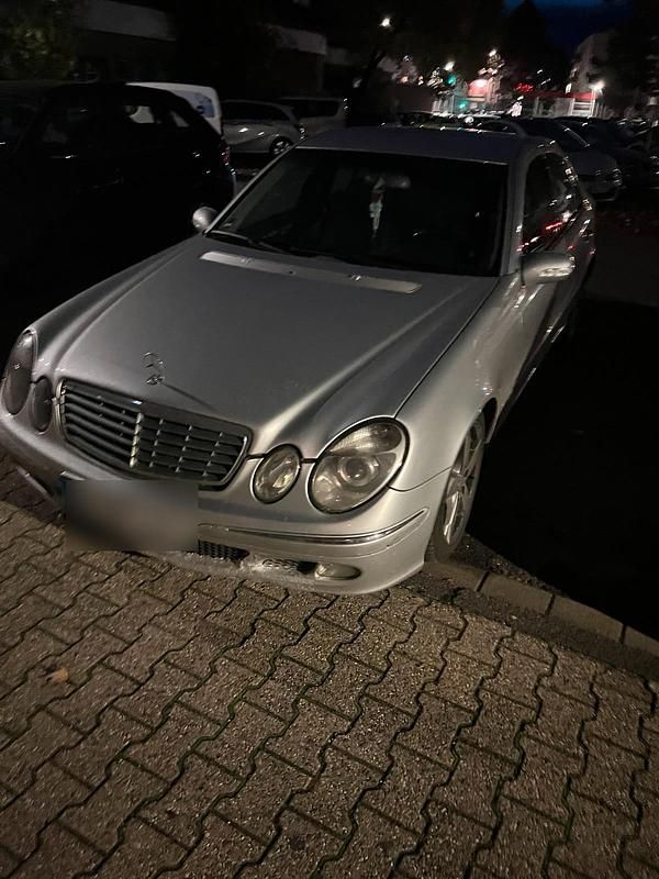 Silber Gebraucht 2002 Mercedes E220 Limousine | 1.500 € (Guter Preis) - Bild 1/4