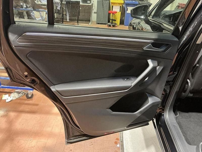 Gebraucht VW Tiguan Allspace Elegance 200 PS (147 kW) 2022 Deep black perleffekt SUV