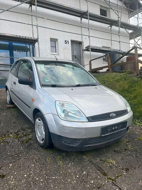 Silber Gebraucht 2004 Ford Fiesta Limousine | 990 € (Guter Preis) - Bild 1/4