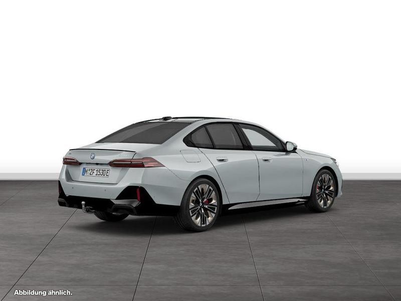 Gebraucht BMW 550e Comfort Edition 489 PS (359 kW) 2025 Limousine