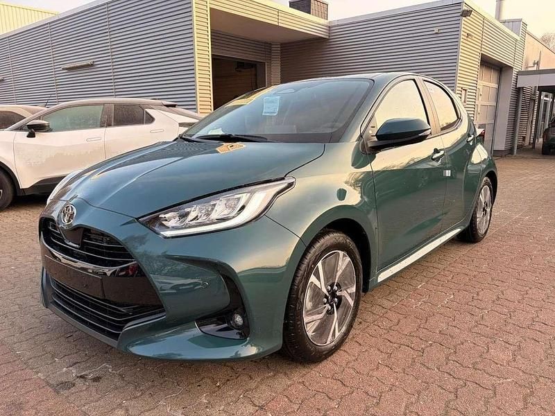 Neu Toyota Yaris Hybrid 117 PS (86 kW) 2026 Ever rest green metallic Kleinwagen