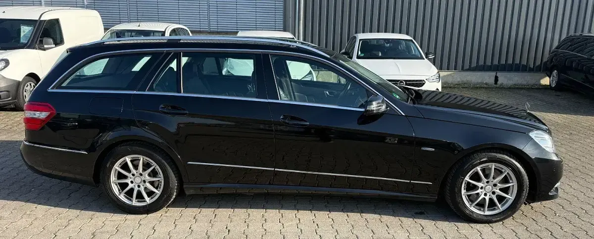 Gebraucht Mercedes E250 Avantgarde 204 PS (150 kW) 2011 Schwarz Kombi