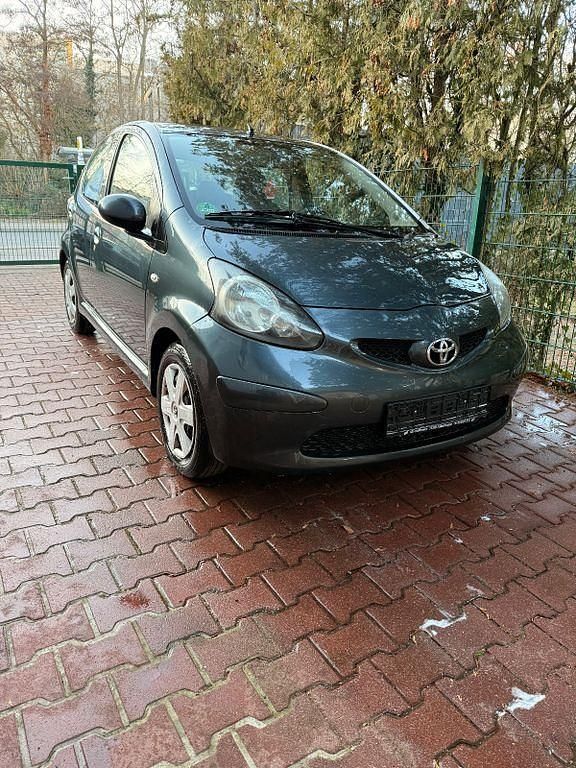 Gebraucht Toyota Aygo Basis 68 PS (50 kW) 2009 Grau Kleinwagen