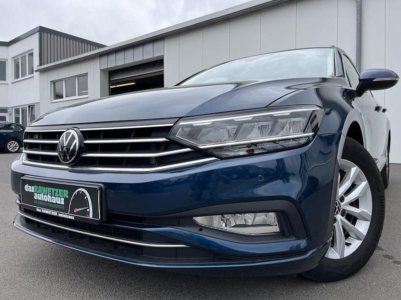 Blau Gebraucht 2022 VW Passat Business Kombi | 25.360 € (Guter Preis) - Bild 1/4