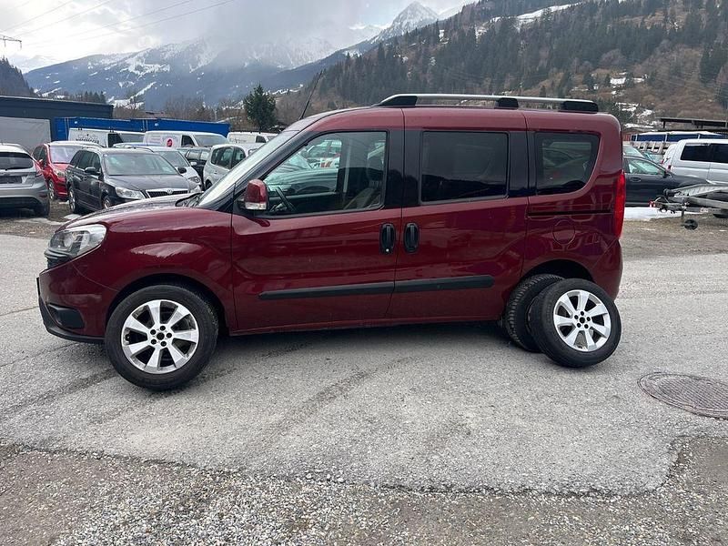 Gebraucht Fiat Doblò Lounge 95 PS (69 kW) 2017 Rot Van / Kleinbus