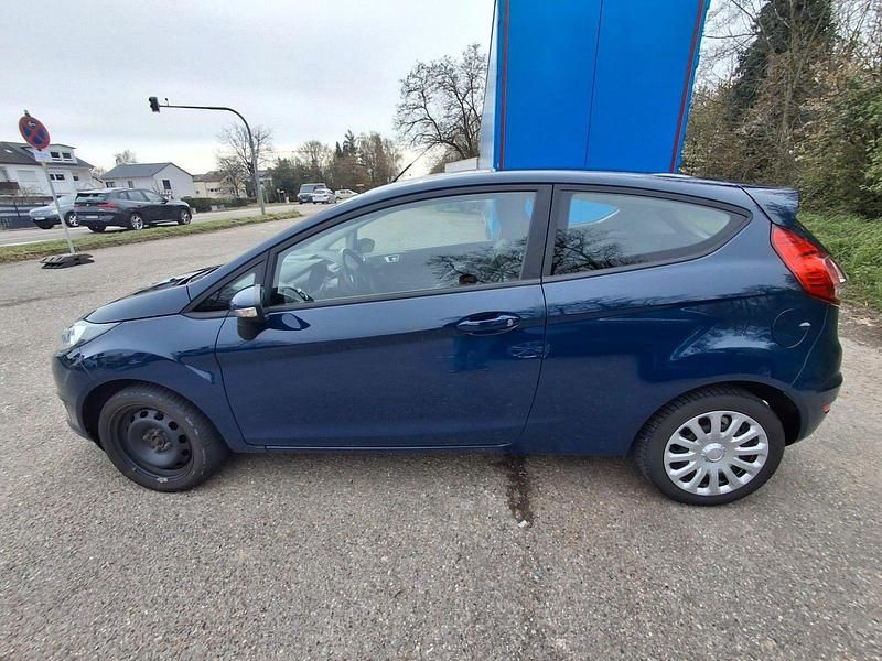 Gebraucht Ford Fiesta Trend 101 PS (74 kW) 2016 Blau Kleinwagen