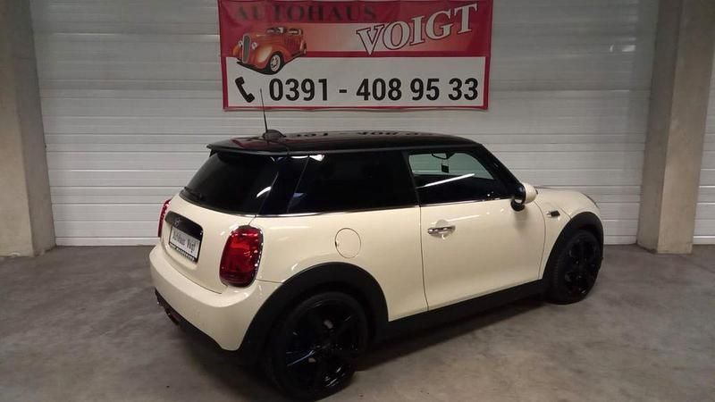 Gebraucht Mini Cooper D 116 PS (85 kW) 2018 Weiß Kleinwagen