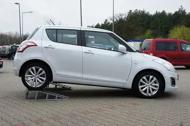 Gebraucht Suzuki Swift 94 PS (69 kW) 2016 Weiß Kleinwagen