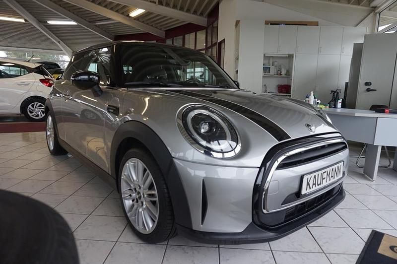 Gebraucht Mini Cooper 136 PS (100 kW) 2023 Melting silver Kleinwagen