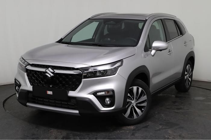 Silber, silky silver (zcc) Neu 2025 Suzuki SX4 S-Cross GLX SUV | 25.779 € (Fairer Preis) - Bild 1/4