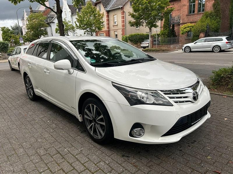 Weiß Gebraucht 2014 Toyota Avensis Edition Kombi | 5.999 € (Fairer Preis) - Bild 1/4