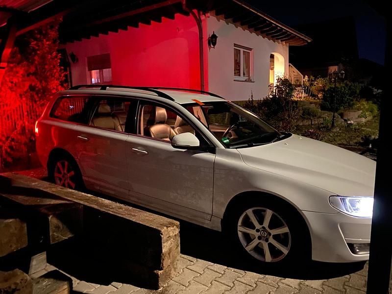 Gebraucht Volvo V70 Kinetic 181 PS (133 kW) 2016 Weiß Kombi