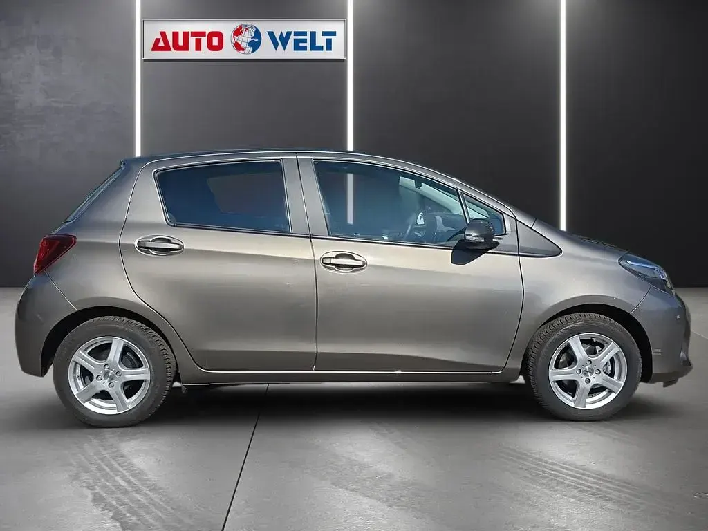 Gebraucht Toyota Yaris 99 PS (72 kW) 2016 Braun Limousine