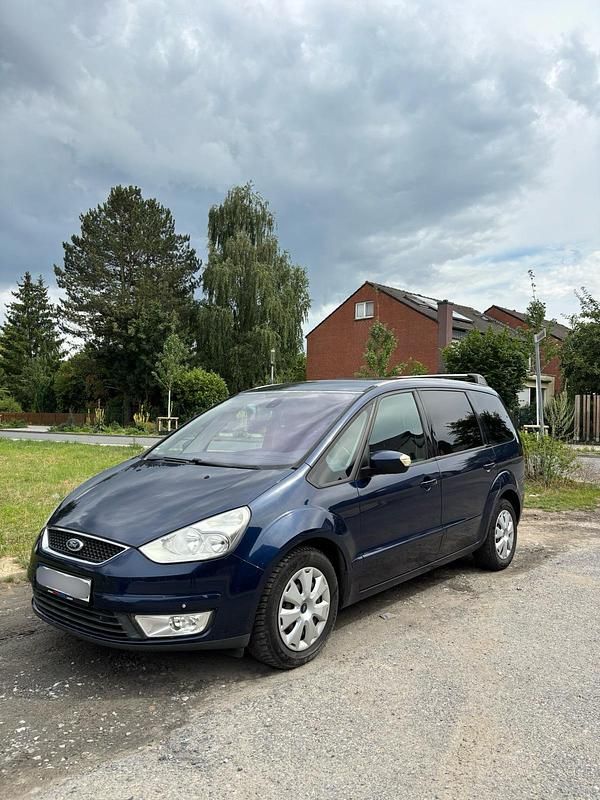 Blau Gebraucht 2007 Ford Galaxy Van / Kleinbus | 2.800 € (Fairer Preis) - Bild 1/4