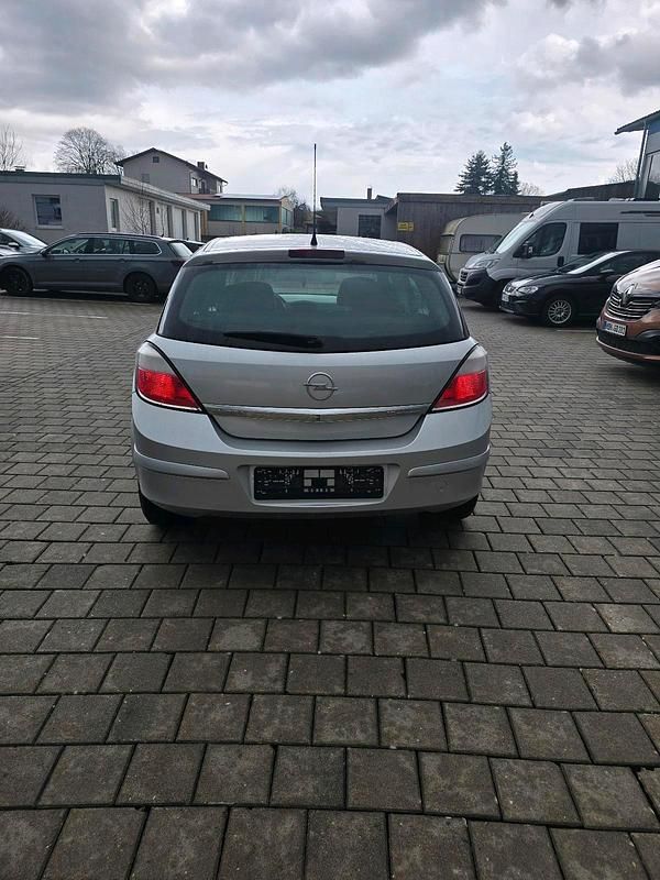 Gebraucht Opel Astra 116 PS (85 kW) 2005 Silber Limousine