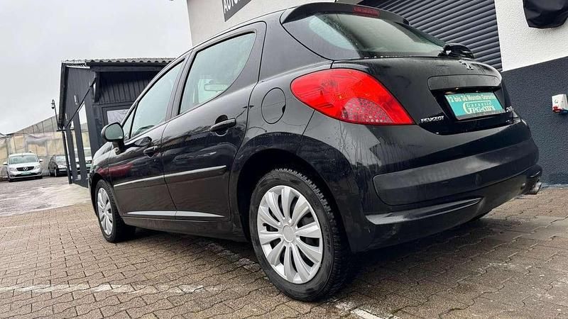 Gebraucht Peugeot 207 109 PS (80 kW) 2010 Schwarz Kleinwagen