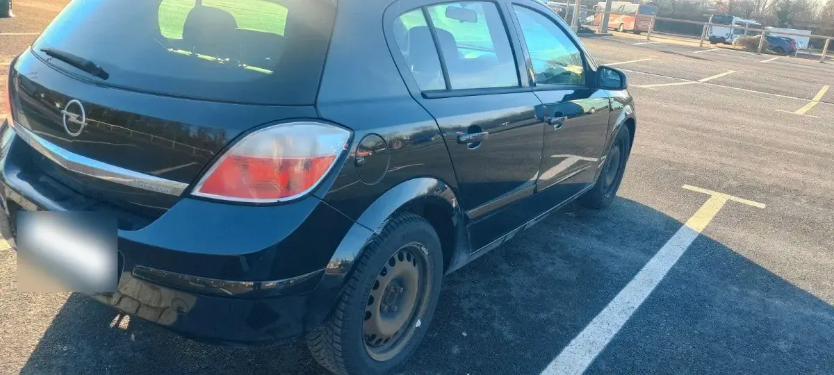 Second-hand Opel Astra 105 CP (77 kW) 2005 Negru Berlinǎ