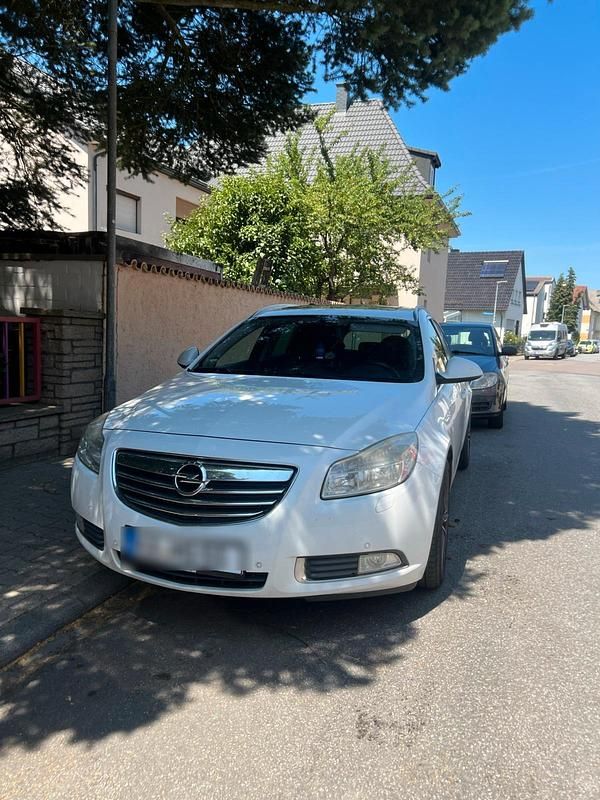 Weiß Gebraucht 2010 Opel Insignia Sport Kombi | 3.100 € (Fairer Preis) - Bild 1/4