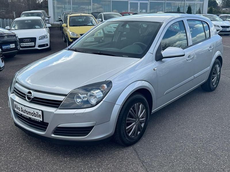 Grau Gebraucht 2005 Opel Astra Limousine | 4.200 € (Teuer) - Bild 1/4