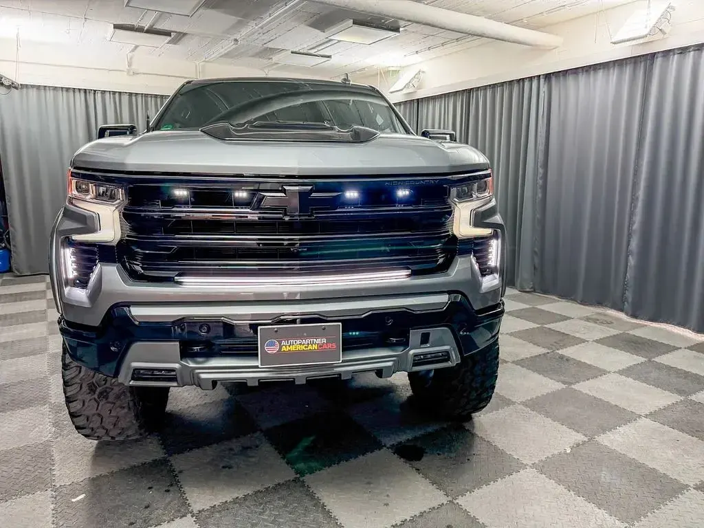 Gebraucht Chevrolet Silverado 426 PS (313 kW) 2024 Grau SUV