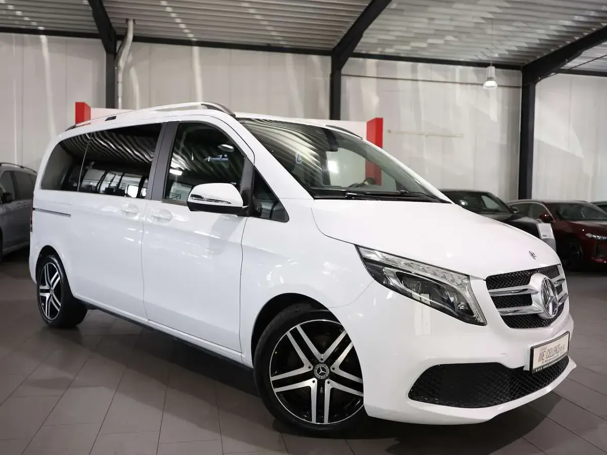 Gebraucht Mercedes V300 239 PS (175 kW) 2020 Weiß Van / Kleinbus