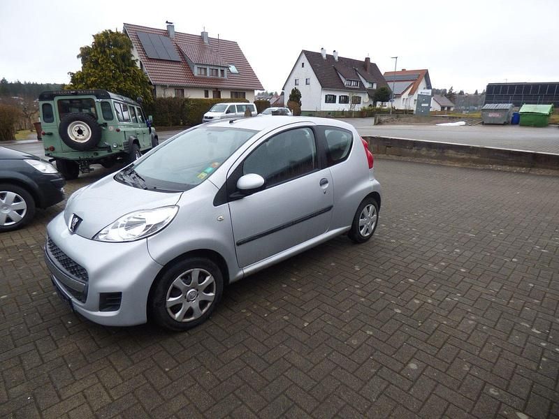 Gebraucht Peugeot 107 68 PS (50 kW) 2009 Grau Kleinwagen