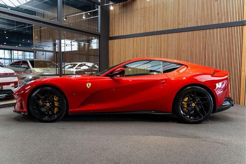 Gebraucht Ferrari 812 795 PS (584 kW) 2020 Rot