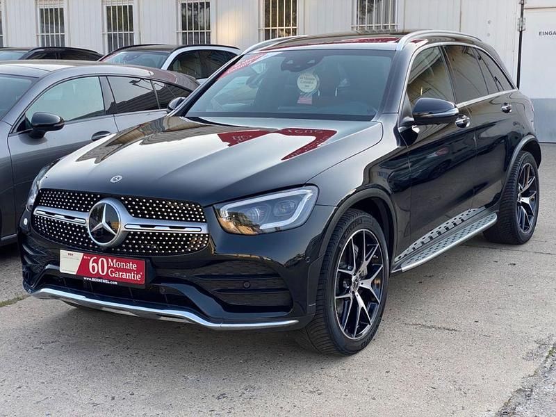 Schwarz Gebraucht 2022 Mercedes GLC400d AMG SUV | 51.990 € (Teuer) - Bild 1/4