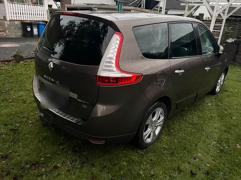 Gebraucht Renault Mégane III 131 PS (96 kW) 2010 Braun Limousine