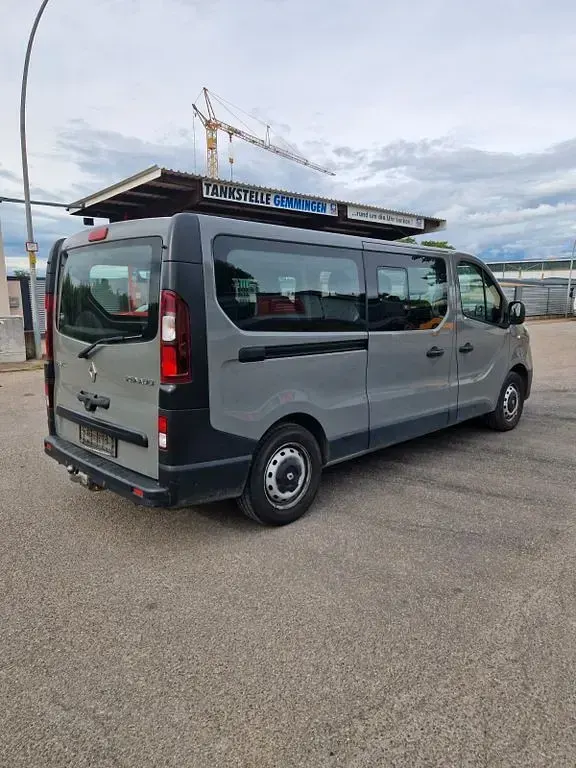 Gebraucht Renault Trafic Authentique 125 PS (91 kW) 2017 Grau Van / Kleinbus
