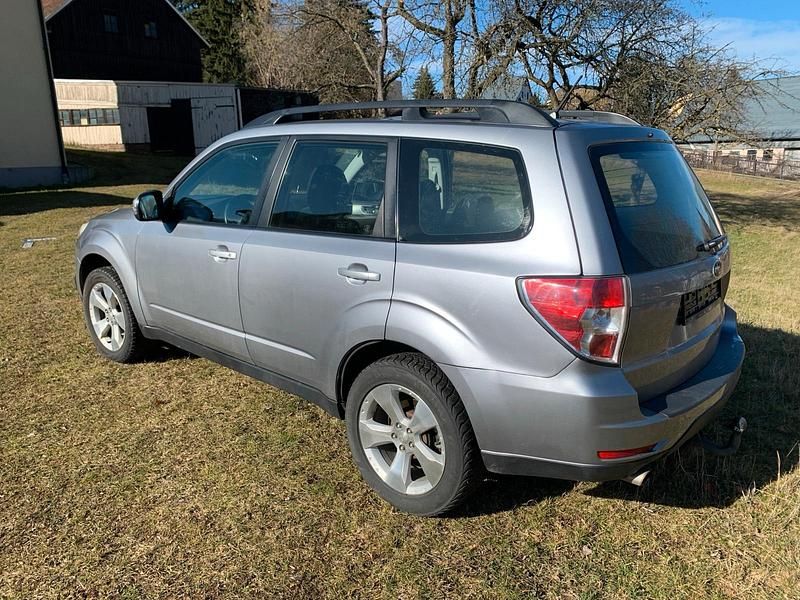Gebraucht Subaru Forester 147 PS (108 kW) 2011 Silber SUV