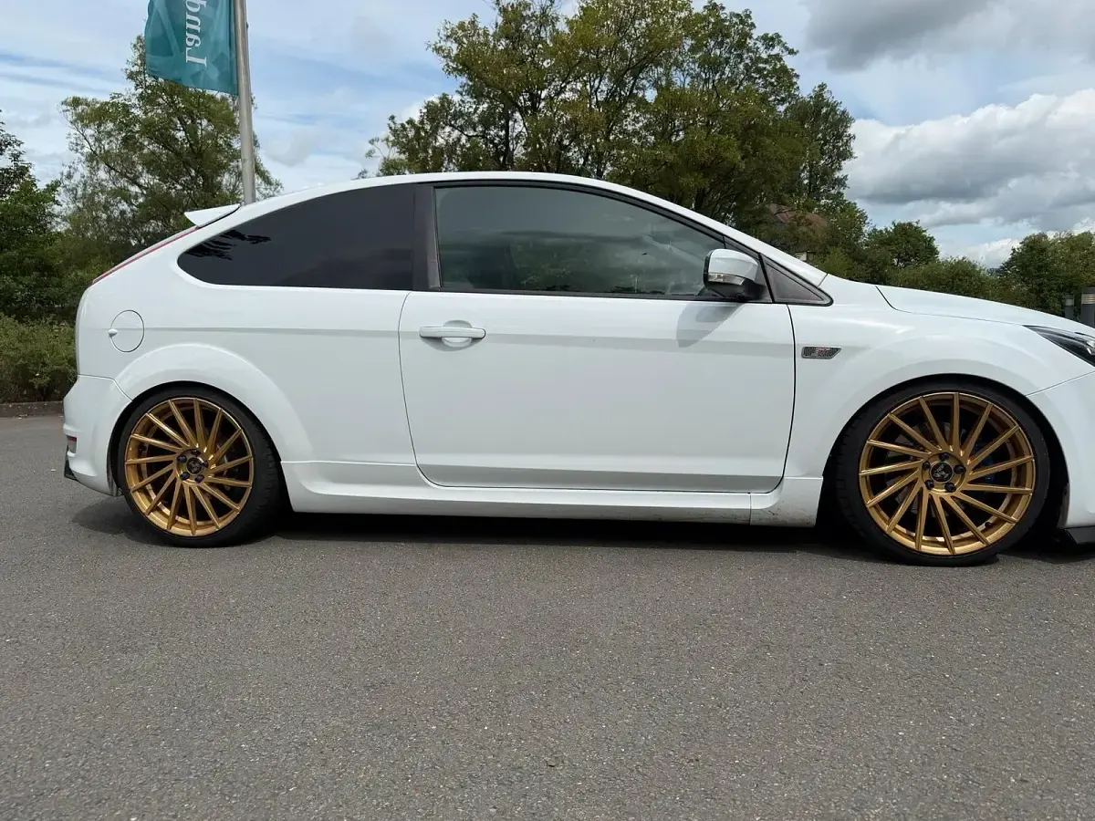 Gebraucht Ford Focus ST 270 PS (198 kW) 2009 Weiß Kleinwagen